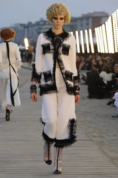 Look 48